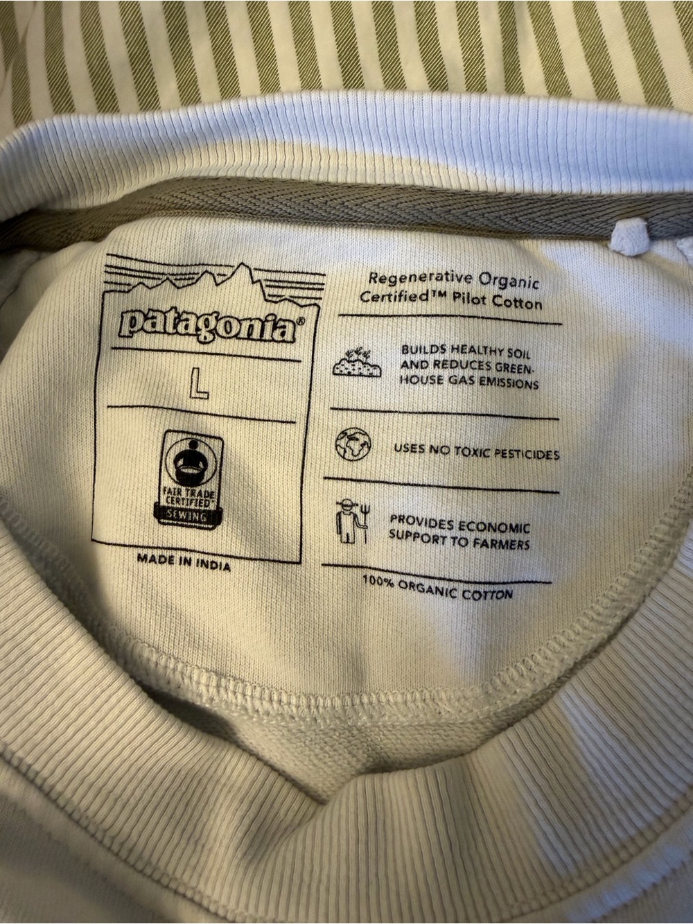 Patagonia White Women’s Crewneck with Chest Patch - Picture 3 of 3